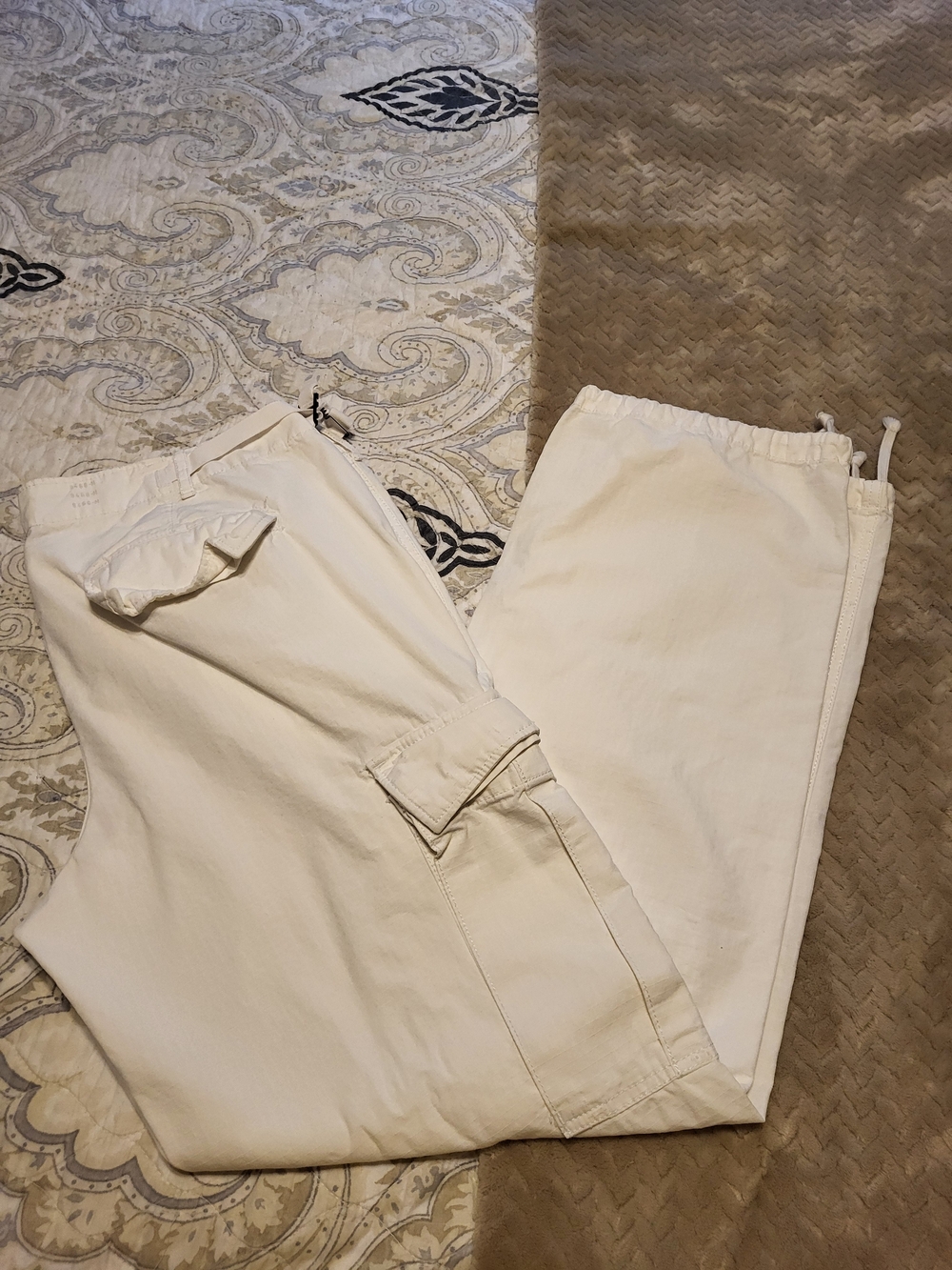 American Eagle Outfitters White Cargo Pants - Drawstring Utility Style